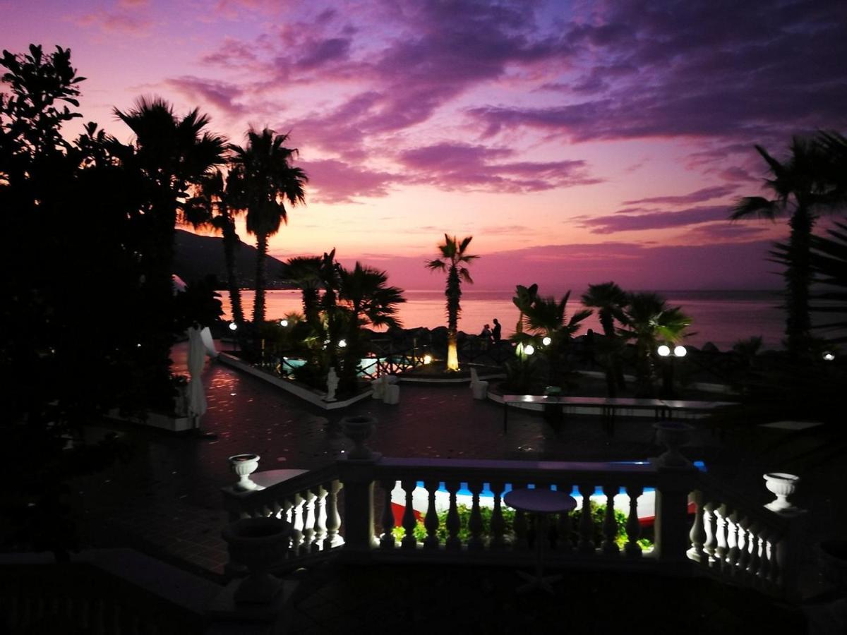 Hotel Club La Playa Patti Exteriör bild